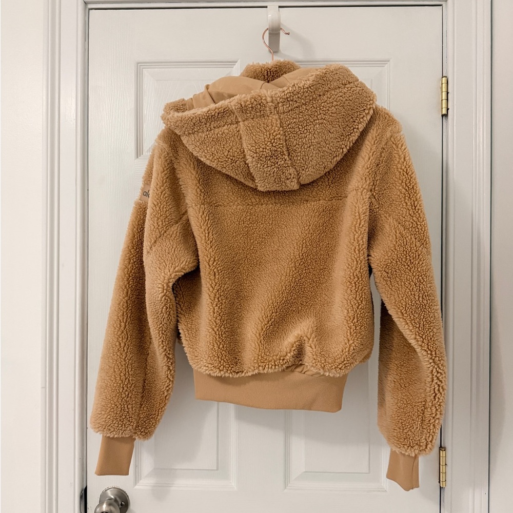 ALO Yoga Foxy Sherpa Jacket - Picture 3 of 7